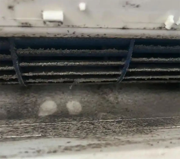 贵港市空调吹的风有股烧焦味是怎么回事